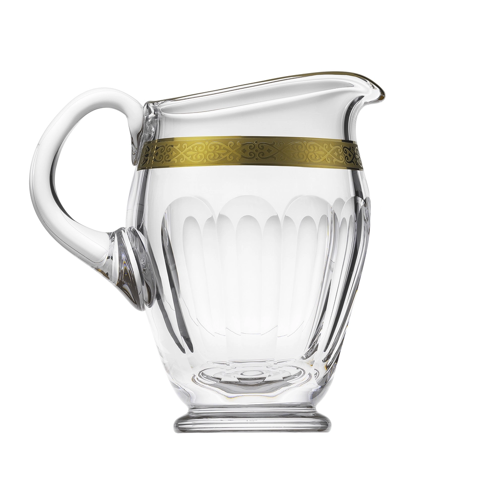 Carafe à eau 1,5L en authentique cristal de bohême taillé main, habillée d'une élégante bande en or 24 carats. Collection Lady Hamilton, inspirée d'Emma Hamilton, fruit de Moser, la plus prestigieuse & réputée cristallerie de Bohême.