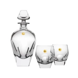 Ensemble en authentique cristal de bohême taillé main, composé d'une carafe à whisky & ses 2 verres. Collection Bar de Moser, la plus prestigieuse & réputée cristallerie de Bohême.