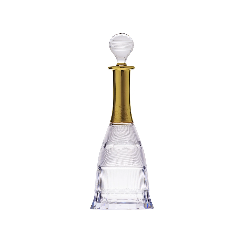 Décanteur à vin 1L en authentique cristal de bohême taillé, avec un bandeau en or 24 carats. Création Moser, la plus prestigieuse & réputée cristallerie de Bohême. Collection Splendid, élaborée en 1911, qui reste encore aujourd'hui la plus luxueuse de toute l'histoire de la Maison.