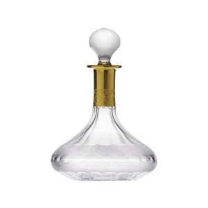 Décanteur pour brandy & cognac 750ml en authentique cristal de bohême taillé, avec un bandeau en or 24 carats. Création Moser, la plus prestigieuse & réputée cristallerie de Bohême. Collection Splendid, élaborée en 1911, qui reste encore aujourd'hui la plus luxueuse de toute l'histoire de la Maison.