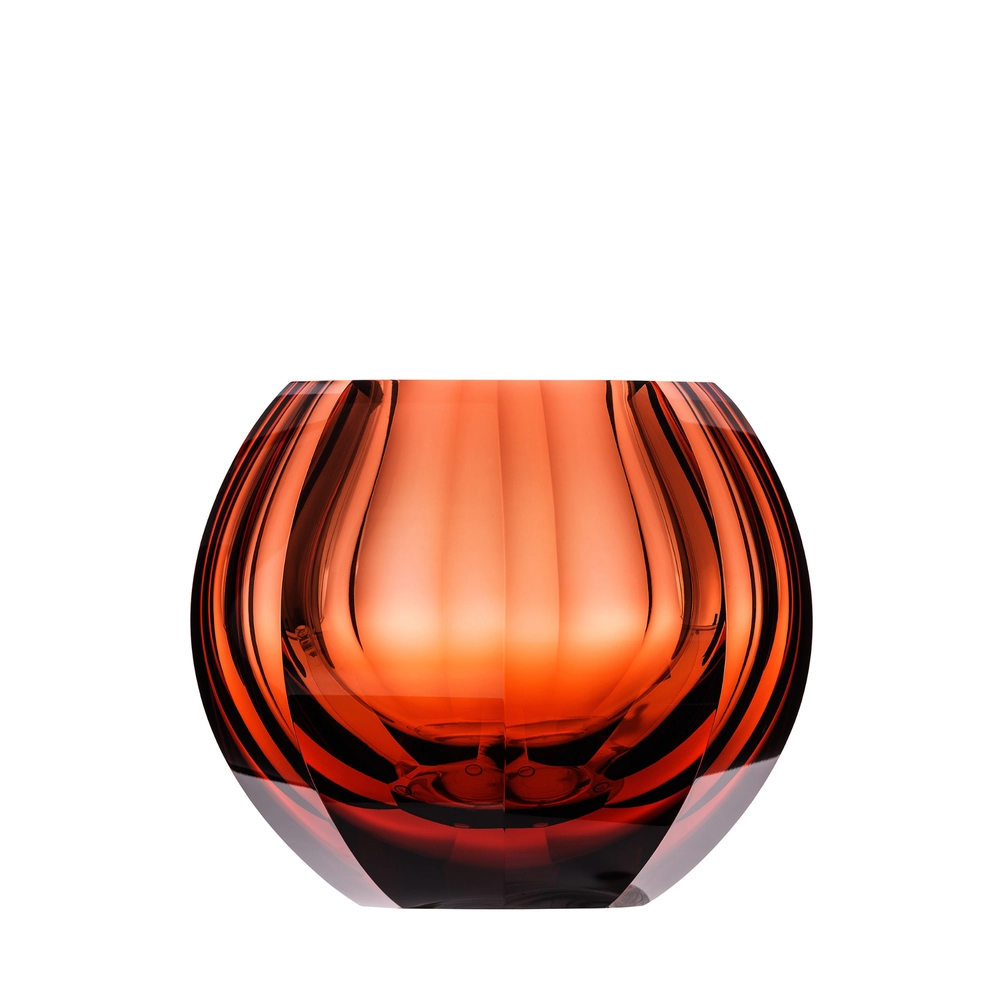 Vase Beauty 16,5cm, couleur rosalin, en authentique cristal de bohême taillé main. Création de Moser, la plus prestigieuse & réputée cristallerie de Bohême.
