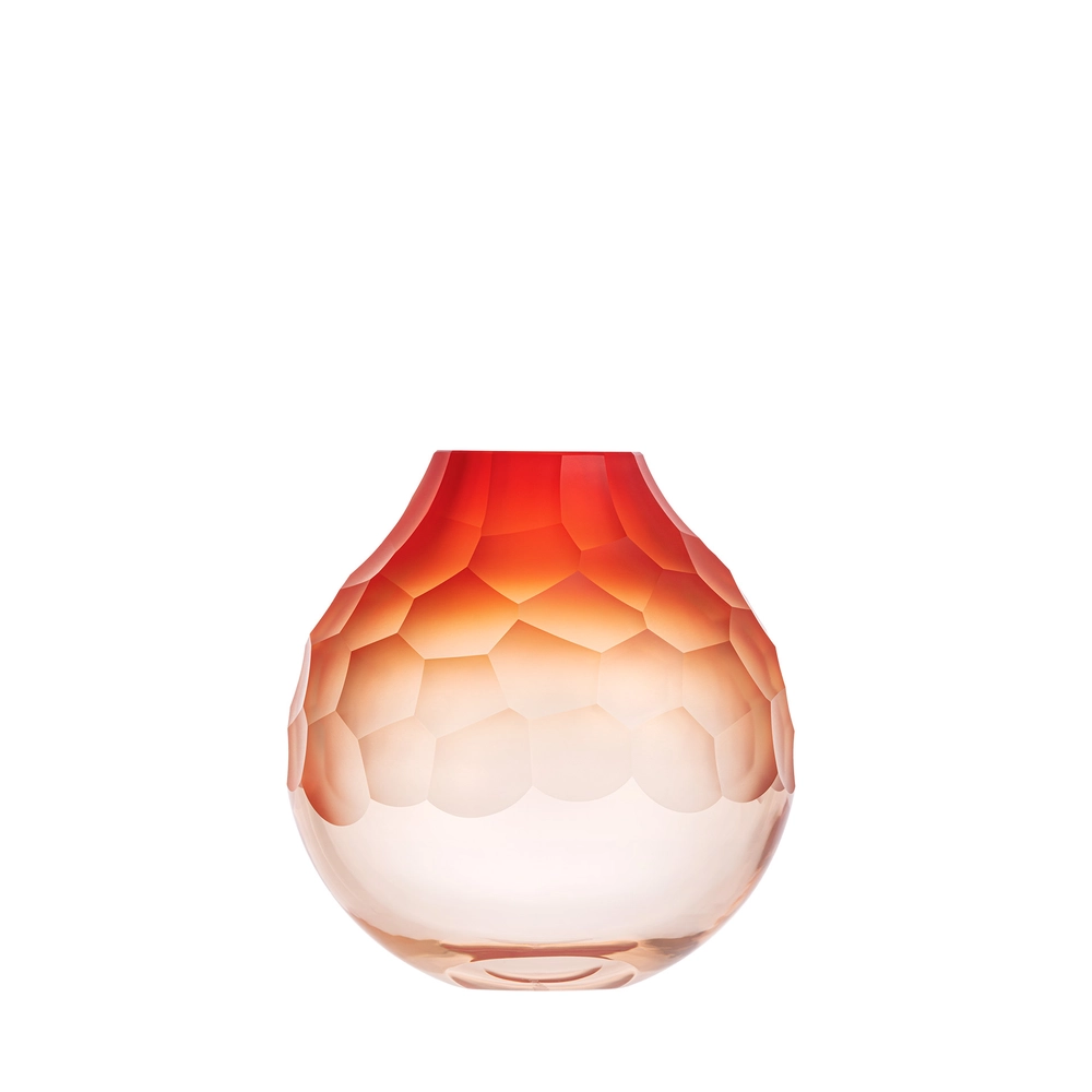 Vase Dotty 15cm rouge corail en authentique cristal de bohême taillé main. Création de Moser, la plus prestigieuse & réputée cristallerie de Bohême.