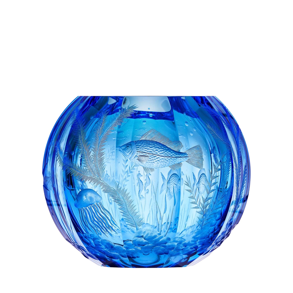 Vase Globe 20cm en authentique cristal de bohême taillé main, couleur aigue marine. Création de Moser, la plus prestigieuse & réputée cristallerie de Bohême.