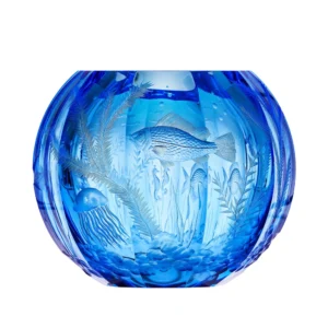 Vase Globe 27cm en authentique cristal de bohême taillé main, couleur aigue marine. Création de Moser, la plus prestigieuse & réputée cristallerie de Bohême.