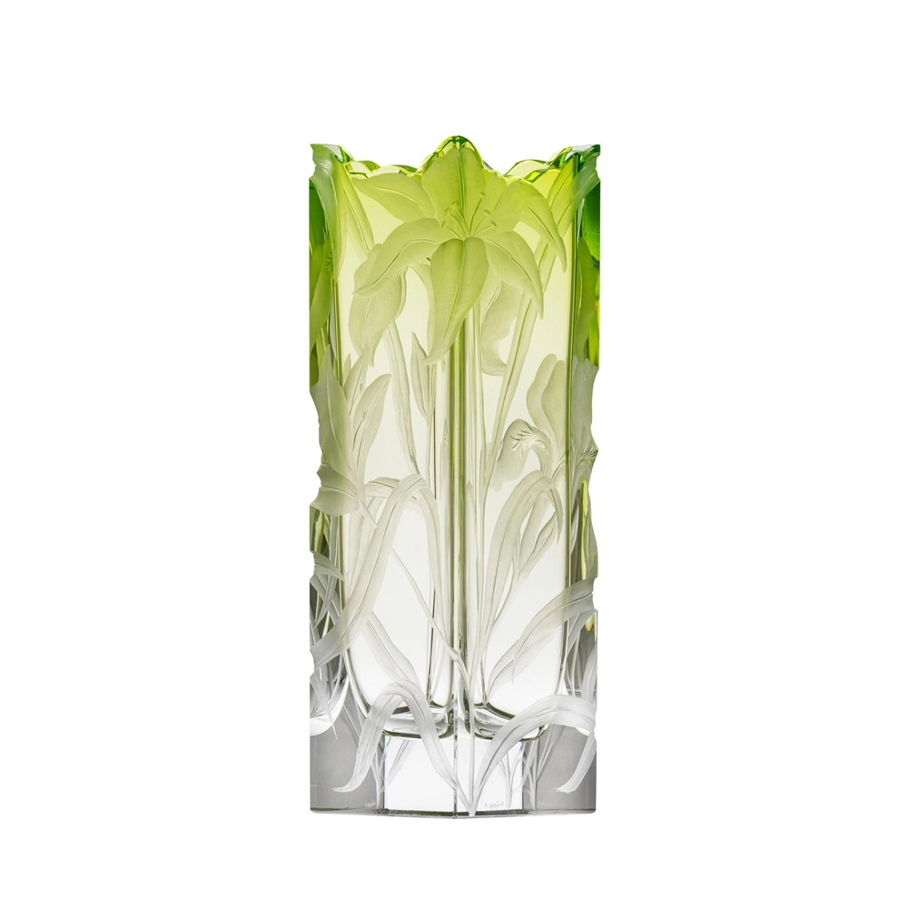 Vase Irises réséda 30cm, collection Art Nouveau, en authentique cristal de bohême taillé main, gravé d'un magnifique motif d'iris. Création de Moser, la plus prestigieuse & réputée cristallerie de Bohême.