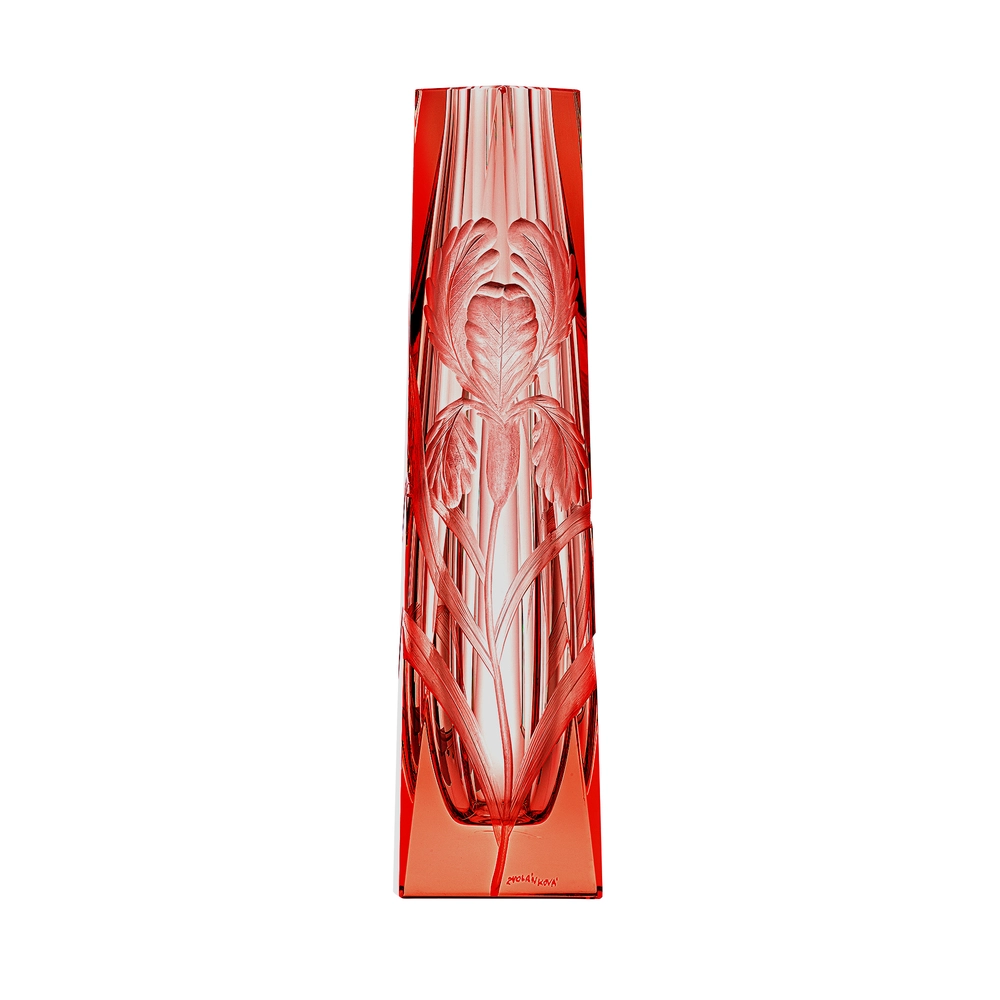Vase Lara rosalin 26cm, collection Art Nouveau, en authentique cristal de bohême taillé main, gravé d'un magnifique motif d'iris. Création de Moser, la plus prestigieuse & réputée cristallerie de Bohême.