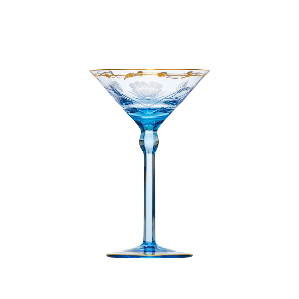 Verre à martini bleu océan 140ml en authentique cristal de bohême taillé main, gravé artistiquement, et subtilement décoré avec de l'or 24 carats. Collection Paula de Moser, la plus prestigieuse & réputée cristallerie de Bohême.