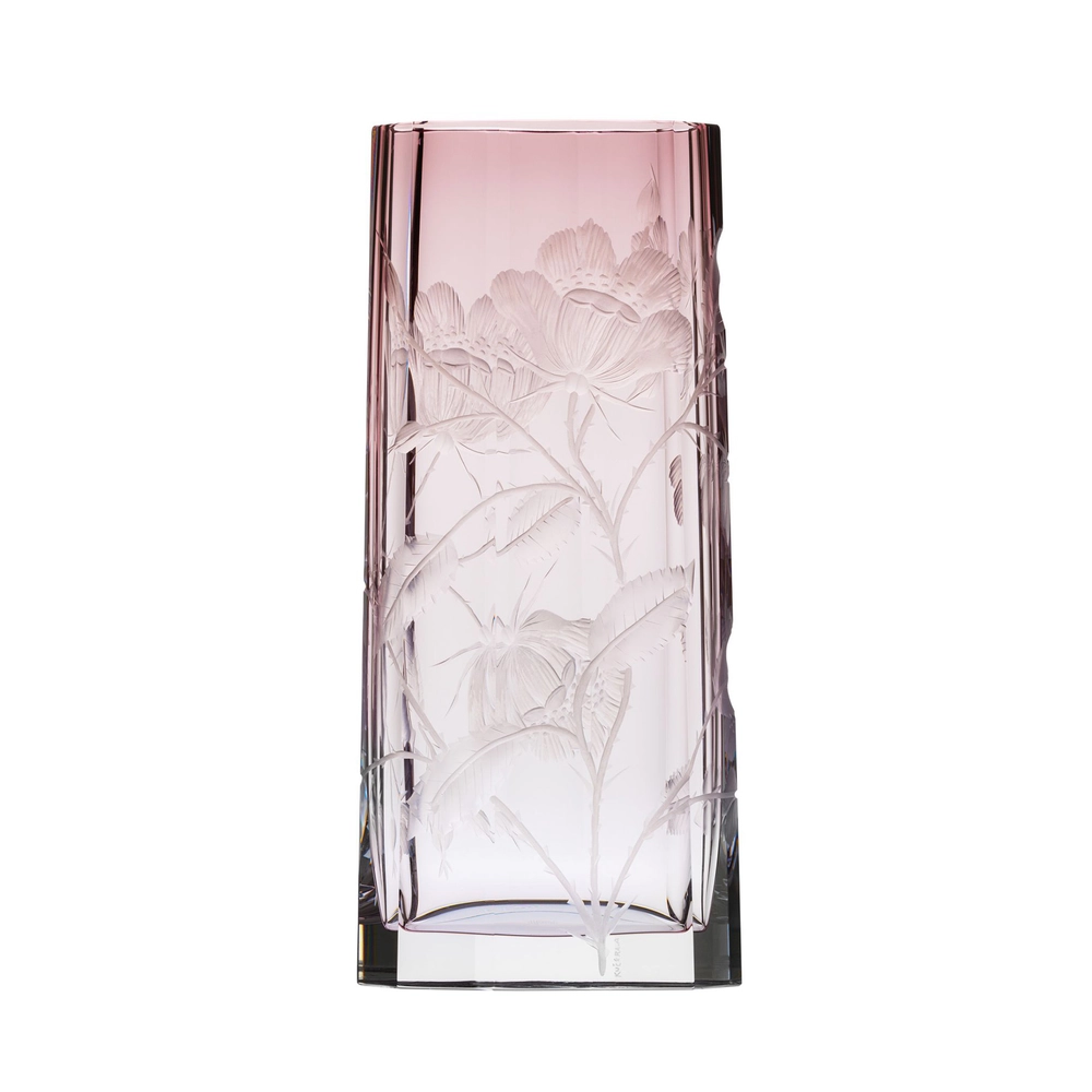 Vase Goddess améthyste 33cm, collection Art Nouveau, en authentique cristal de bohême taillé main, gravé d'un magnifique motif de roses. Création de Moser, la plus prestigieuse & réputée cristallerie de Bohême.