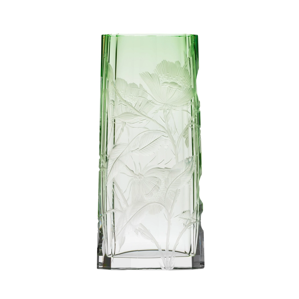 Vase Goddess vert 33cm, collection Art Nouveau, en authentique cristal de bohême taillé main, gravé d'un magnifique motif de roses. Création de Moser, la plus prestigieuse & réputée cristallerie de Bohême.